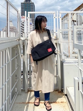 「通学スタイル」｜「アイテム（メッセンジャーバッグ）」を使った、Manhattan Portage Staffさん（レディース・161cm）の夏コーディネート