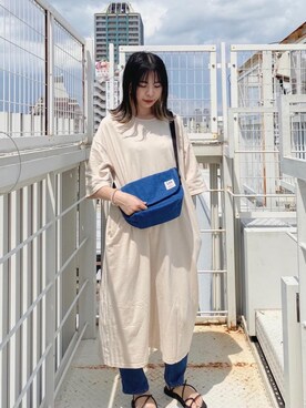 「アイテム（メッセンジャーバッグ、ブルー系）」を使った、Manhattan Portage Staffさん（レディース・161cm）の夏コーディネート