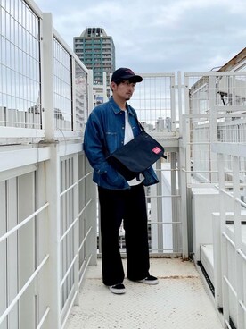 「通学スタイル」｜「アイテム（メッセンジャーバッグ）」を使った、Manhattan Portage Staffさん（メンズ・174cm）の秋コーディネート