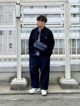 「アイテム（メッセンジャーバッグ、ブルー系）」を使った、Manhattan Portage Staffさん（メンズ・174cm）の秋コーディネート