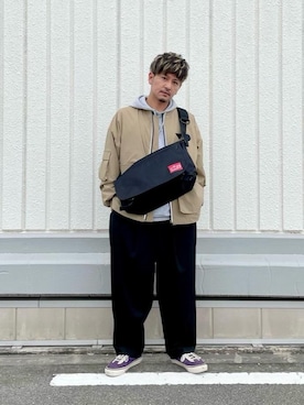 「通学スタイル」｜「アイテム（メッセンジャーバッグ）」を使った、Manhattan Portage Staffさん（メンズ・174cm）の秋コーディネート