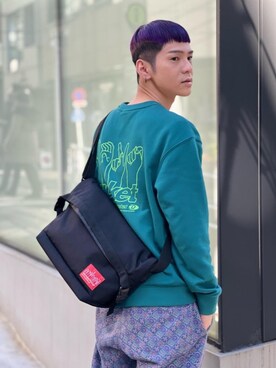 「通学スタイル」｜「アイテム（メッセンジャーバッグ）」を使った、Manhattan Portage Staffさん（メンズ・172cm）の冬コーディネート