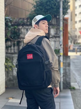 「通学スタイル」｜「アイテム（パーカー）」を使った、Manhattan Portage Staffさん（メンズ・172cm）の冬コーディネート