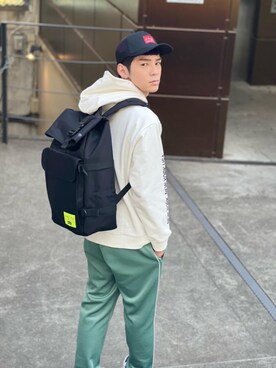 「通学スタイル」｜「アイテム（パーカー）」を使った、Manhattan Portage Staffさん（メンズ・172cm）の春コーディネート