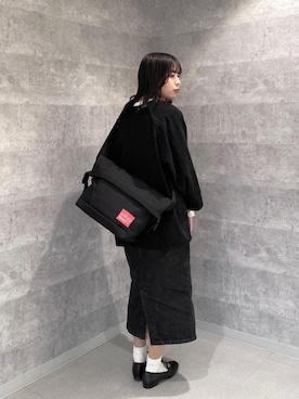 「通学スタイル」｜「アイテム（メッセンジャーバッグ）」を使った、Manhattan Portage Staffさん（レディース・161cm）の春コーディネート