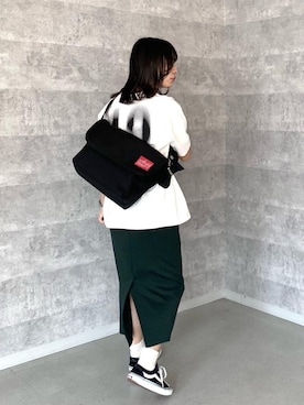 「通学スタイル」｜「アイテム（メッセンジャーバッグ）」を使った、Manhattan Portage Staffさん（レディース・161cm）の春コーディネート