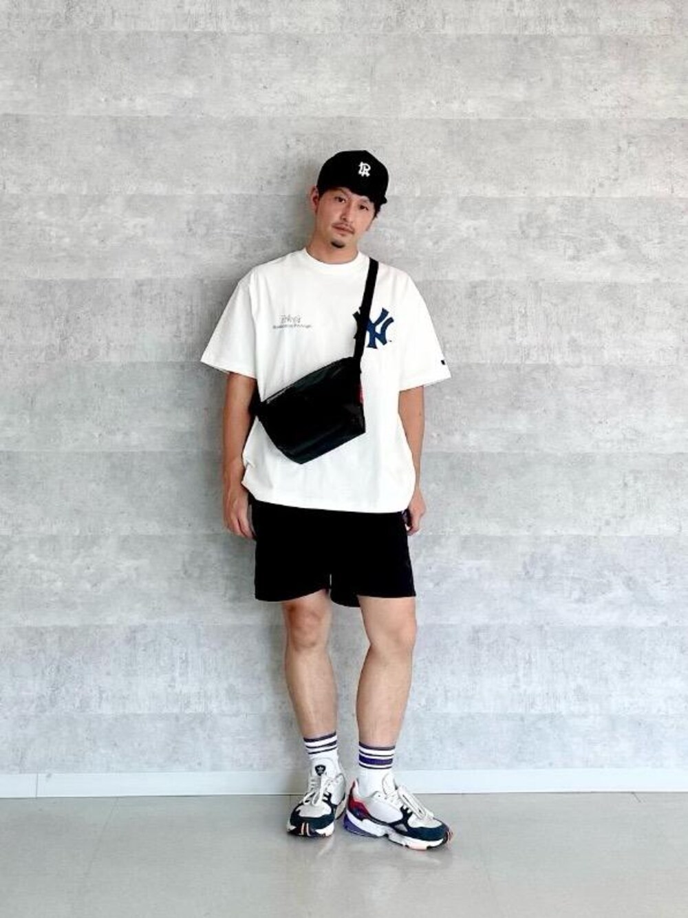 その他のTシャツ/カットソーを着用したメンズの夏コーディネートの1枚目の写真