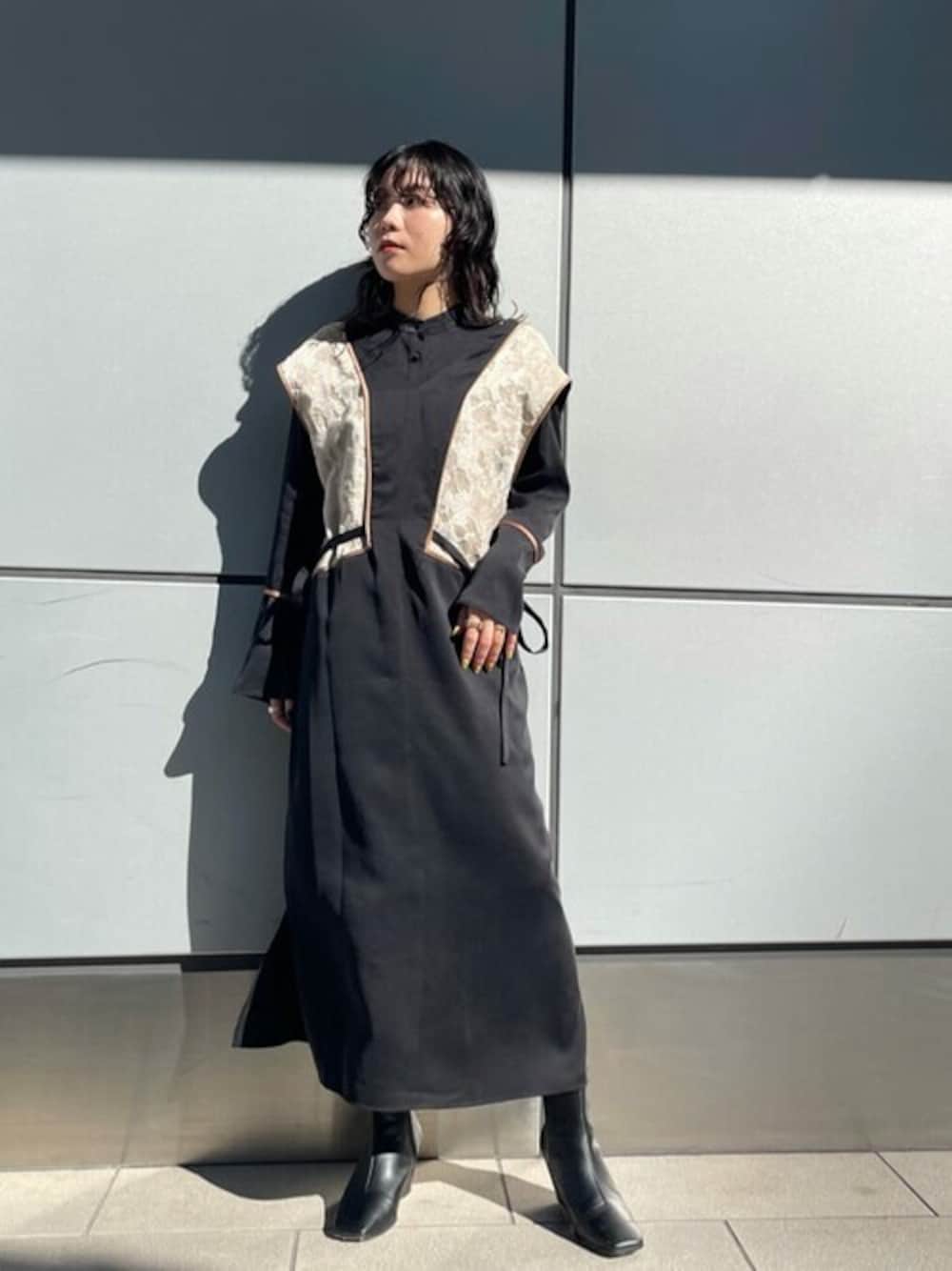 「PUBLIC TOKYOのジャガードレイヤードワンピース /2WAY（ワンピース、ブラック系）」を使った、田村紗菜さん（レディース・154cm）の秋コーディネートの1枚目の写真