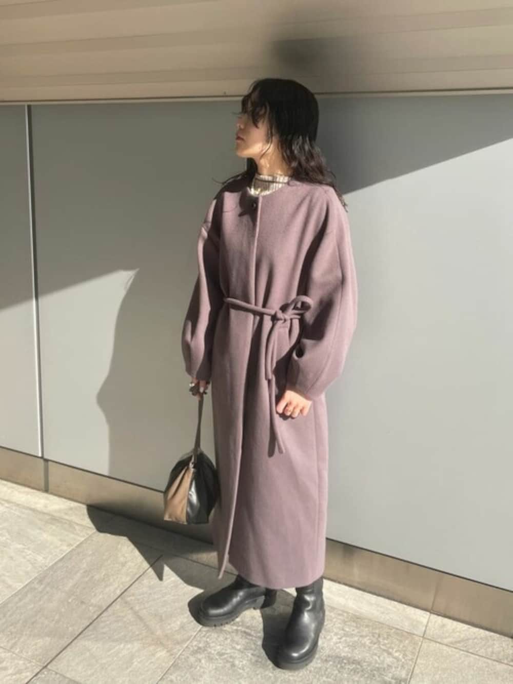 PUBLIC TOKYOのノーカラーコートを使った人気ファッション 