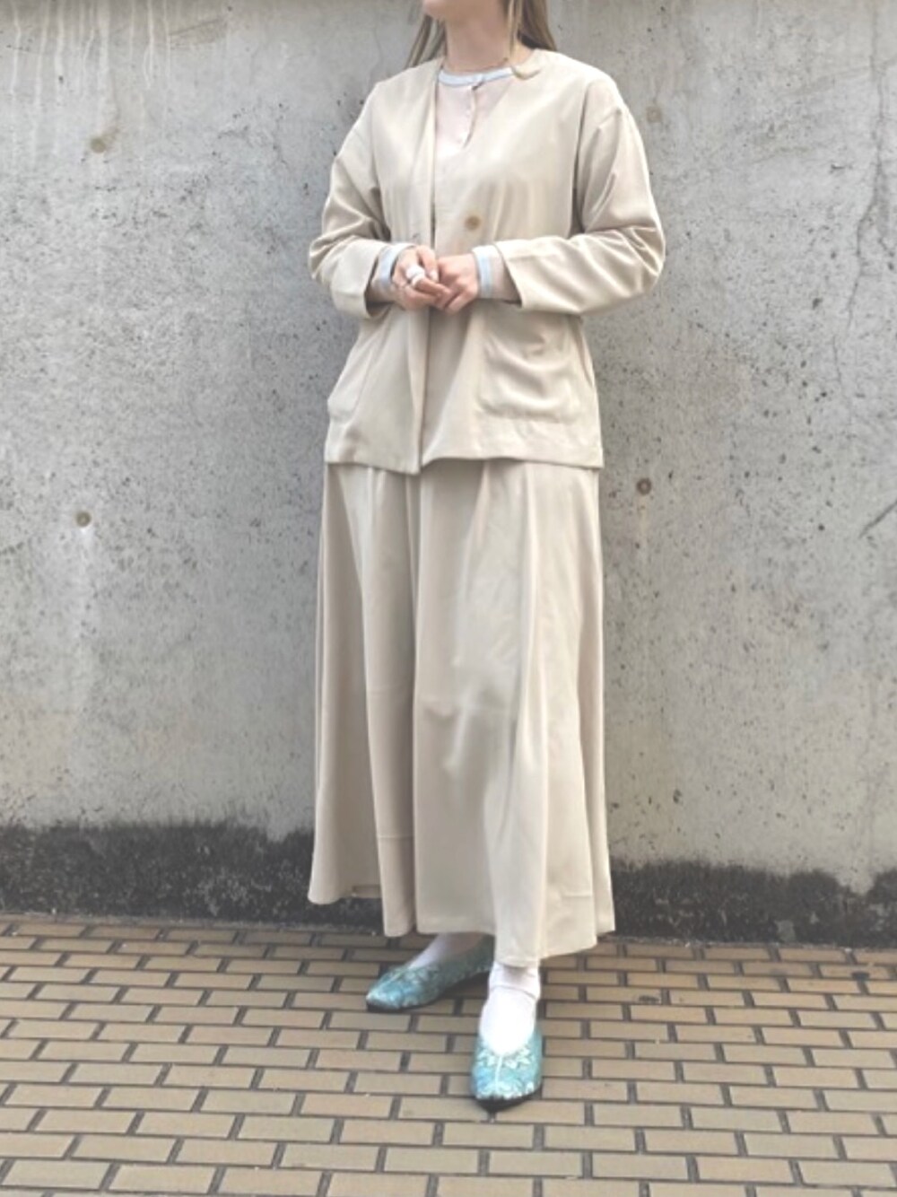 「オトナカジュアル、シンプルコーデ、はるコーデ、カジュアル、ロングスカート、高身長女子、高身長コーデ、セットアップ」｜「w closetのポリカルゼフレアスカート（スカート、ベージュ系）」を使った、ikuさん（レディース・164cm）の春コーディネートの1枚目の写真