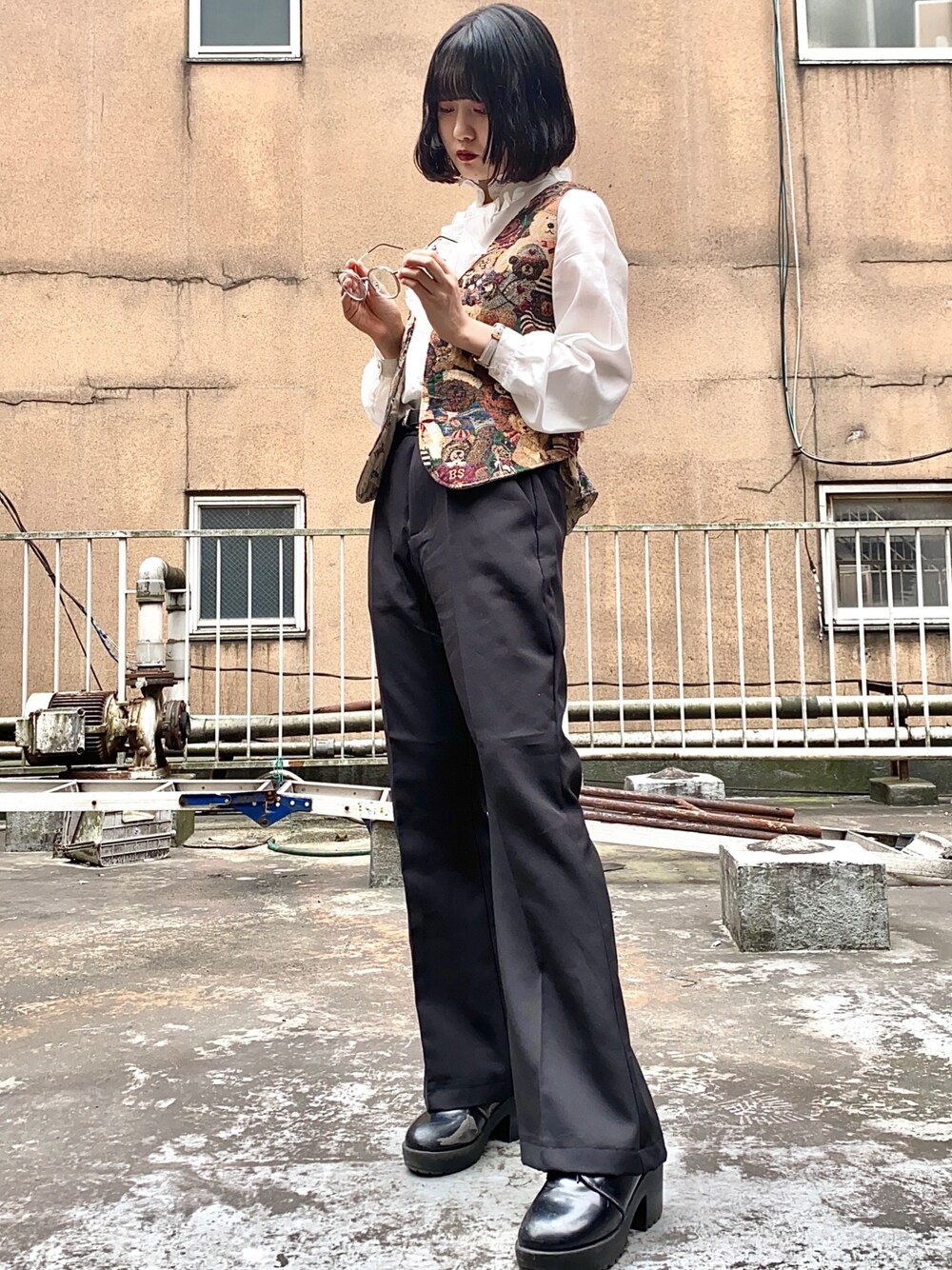 「ゴブラン、フレアパンツ、ベスト、SPINNS、spinnsスタッフ、SPINNS古着、SPINNSコーデ、秋のコーデ、スピンズ」｜「SPINNSのアイテム（その他パンツ、ブラック系）」を使った、ありすさん（レディース・160cm）の秋コーディネートの1枚目の写真