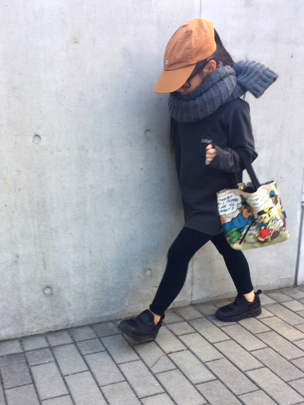 「ootd、キャップ、女の子、WEGO、UNIQLO、NIKE、AIR MAX、シンプル、シンプルコーデ、カジュアル」｜「NIKEのNIKE AIR MAX TINY 90 (PS) (BLACK/BLACK-BLACK) 【SP】（スニーカー、ブラック系）」を使った、HEIDI0407さん（キッズ・120cm）の冬コーディネートの1枚目の写真
