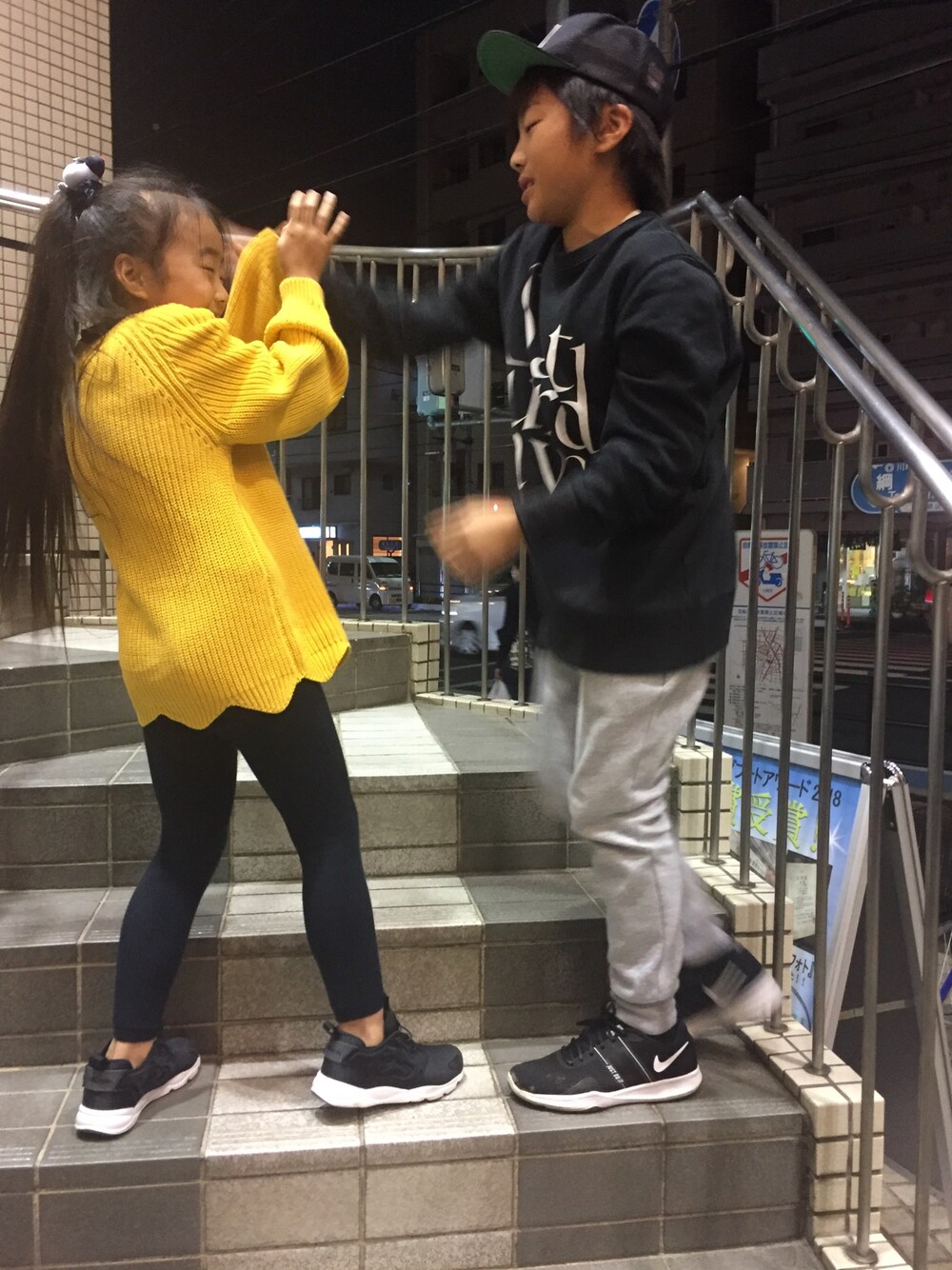 「カジュアルコーデ、シンプル、秋のコーデ、キャップ、ZARA、kids、NIKE、UNIQLO、スニーカー、スウェット」｜「RVCAのRVCA キッズ VA ALLTHE WAY TRK B キャップ（キャップ、ブラック系）」を使った、HEIDI0407さん（キッズ・120cm）の秋コーディネートの1枚目の写真