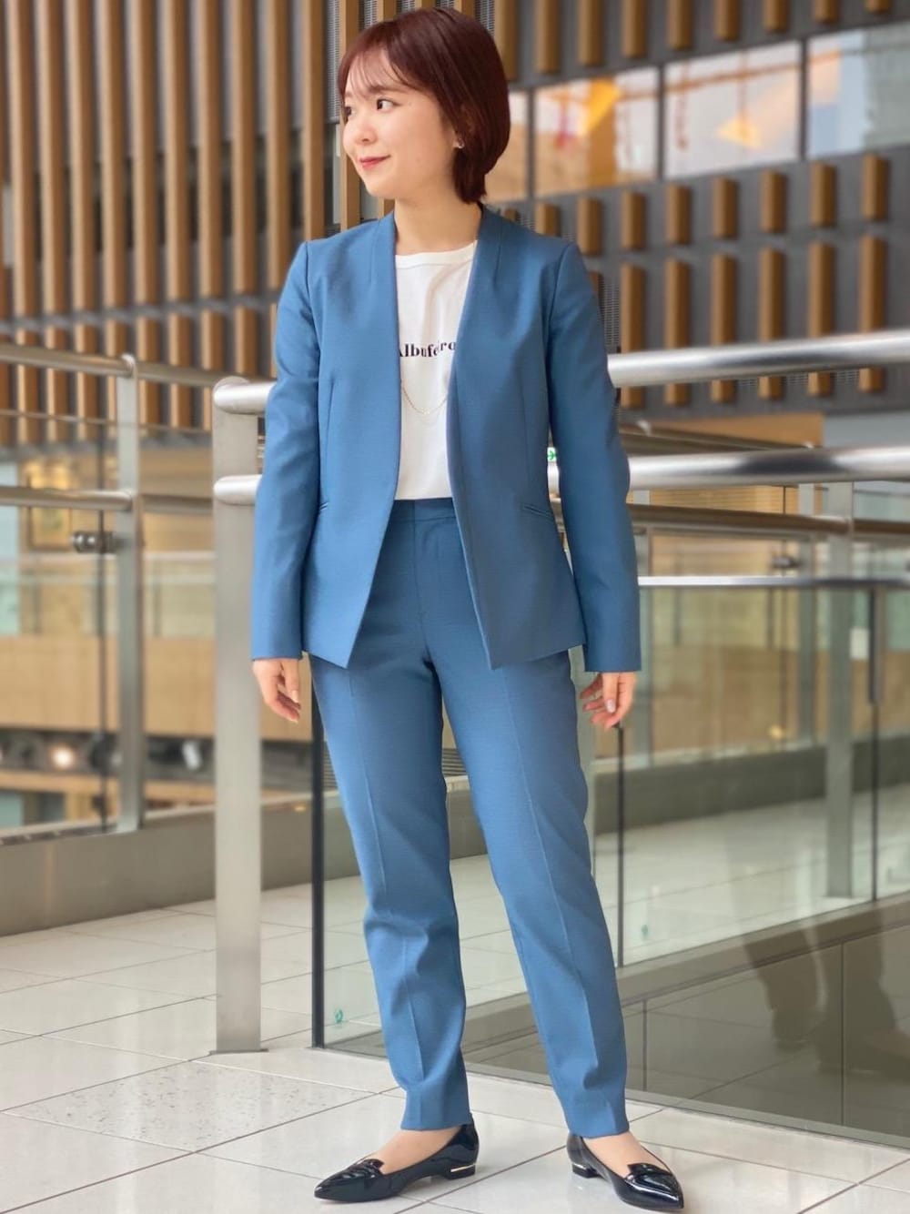 「大人カジュアル、casual、office、カジュアルシーンで着こなすセットアップ、カラーをプラス！冬から取り入れる、春色の装い」｜「green label relaxingの[ 手洗い可能 / シャーク ] ◆D ノーラペル ジャケット -JP ◇No04◇（ノーカラージャケット、ブルー系）」を使った、bataさん（レディース・150cm）の冬コーディネートの1枚目の写真