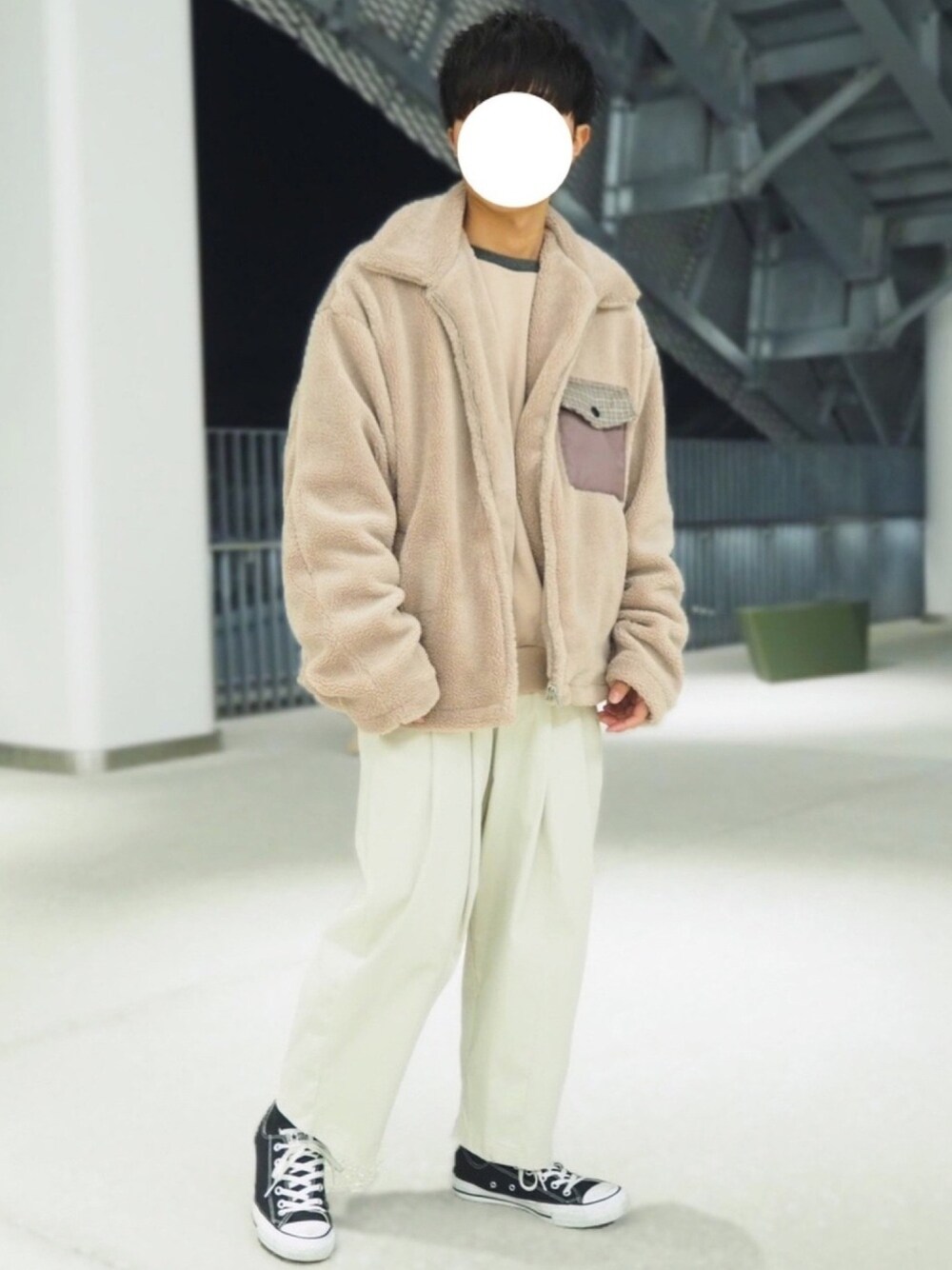 「お洒落さんとつながりたい、オーバーサイズ、ピンク、ボア、白パンツ、converse、冬コーデ、冬、LILL、YUEATE」｜「YUEATEの"dressy Boaburuzon" ドレッシーボアブルゾン（ブルゾン、ピンク系）」を使った、kanataさん（メンズ・165cm）の冬コーディネートの1枚目の写真