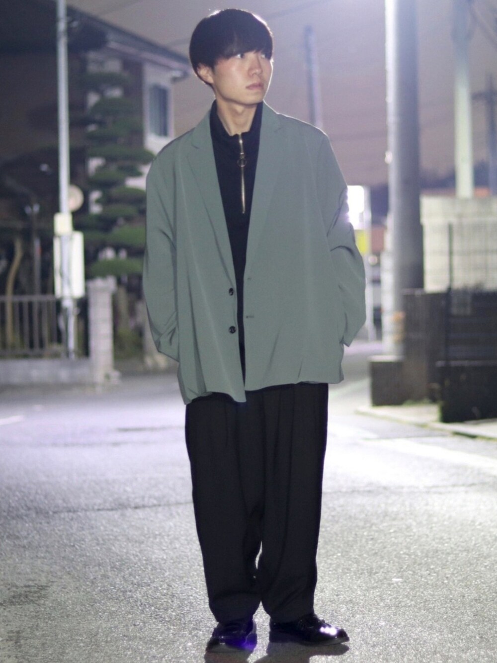「お洒落さんとつながりたい、休日コーデ、オーバーサイズ、ビッグシルエット、シンプル、Lui's、ブラック、HARE、タートルネック、ローファー」｜「INTER FACTORYのINTER FACTORY　ファッションインフルエンサー じーの × INTER FACTORY　リングジップタートルスウェット（スウェット、ブラック系）」を使った、kanataさん（メンズ・165cm）の冬コーディネートの1枚目の写真