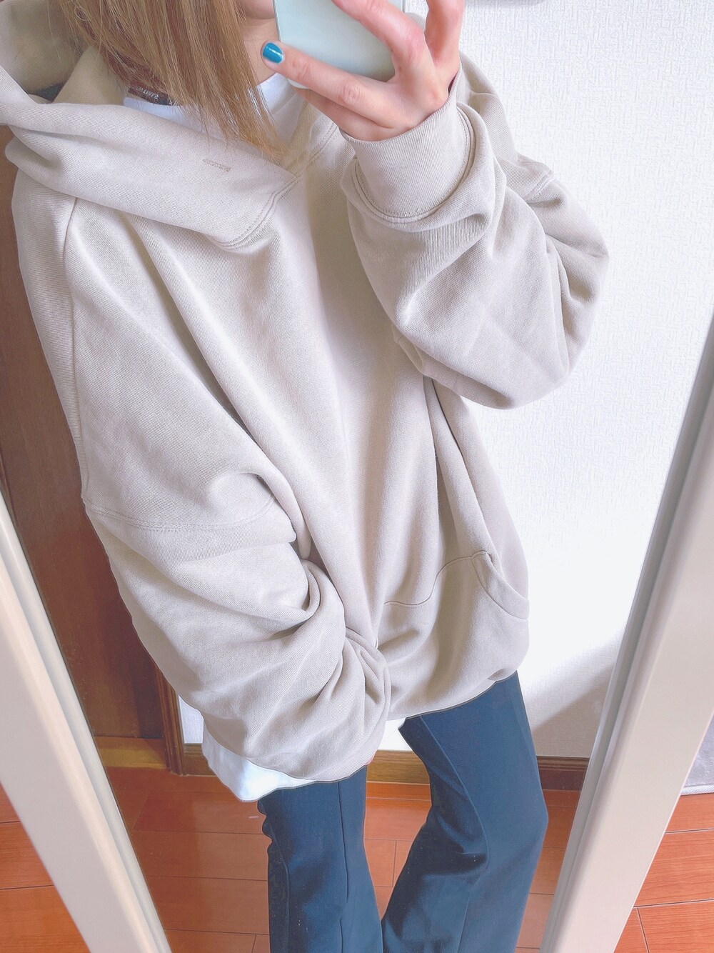 「パーカー、ビッグシルエット、ゆるコーデ、カジュアル、低身長コーデ、ベージュコーデ、ESSENTIALS、ストリート、GU、UNIQLO」｜「FOG ESSENTIALSのFOG ESSENTIALS エフオージーエッセンシャルズ Fear of God フィアオブゴッド / Pullover Hoodie プルオーバースウェットパーカー（パーカー、ベージュ系）」を使った、wakapiさん（レディース・153cm）の春コーディネートの1枚目の写真