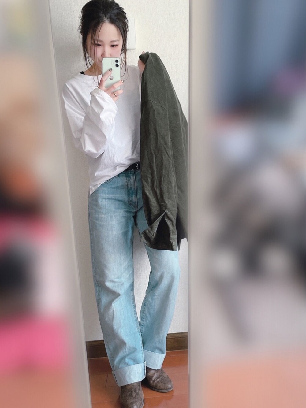 「シンプル、大人コーデ、プチプラコーデ、シャツ、大人カジュアル、シンプルコーデ、無地T、デニムパンツ、パンツスタイル、Champion」｜「LOURDESのアイテム（シャツ/ブラウス、グリーン系）」を使った、wakapiさん（レディース・153cm）の春コーディネートの1枚目の写真