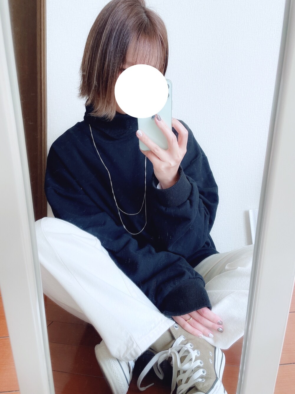 「カジュアル、オトナ女子、ラフコーデ、シンプル、モノトーンコーデ、ショートヘア、メンズライク、大人カジュアル、GU、プチプラ」｜「GUのアイテム（デニムパンツ、ホワイト系）」を使った、wakapiさん（レディース・153cm）の春コーディネートの1枚目の写真