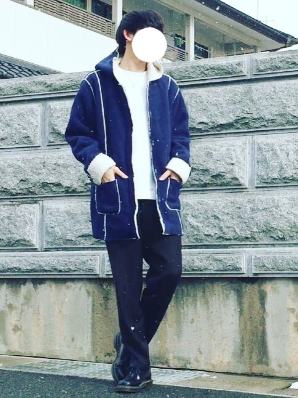 「ゆるコーデ、冬、冬コーデ、古着、古着MIX、もこもこ、ムートンコート、スラックス、okinimesmamani、ootd」｜「Dr. MartensのDr.Martens (ドクターマーチン)/1461 3EYE GIBSON SHOES（その他シューズ、ブラック系）」を使った、oさん（メンズ・172cm）の冬コーディネートの1枚目の写真