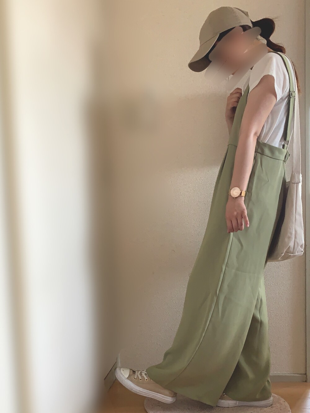 「サロペット」｜「newhattanのnewhattan キャップ（キャップ、ベージュ系）」を使った、Saltさん（レディース・152cm）の夏コーディネートの1枚目の写真
