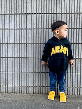 「ASICS（アシックス）のアイテム（スニーカー）」を使った、yanaseさん（キッズ・90cm）の秋コーディネート