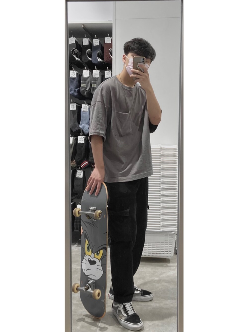 「ootd」｜「GUのアイテム（Tシャツ/カットソー、グレー系）」を使った、20nokさん（メンズ・175cm）の春コーディネートの1枚目の写真