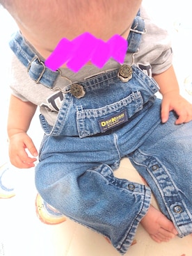 「OSHKOSH（オシュコシュ）のアイテム（オールインワン・サロペット、ブルー系）」を使った、emmaさん（キッズ）の冬コーディネート