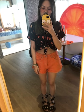 「TOMMY HILFIGER」｜「アイテム（ビーチサンダル）」を使った、Aimilyさん（レディース・156cm）の冬コーディネート