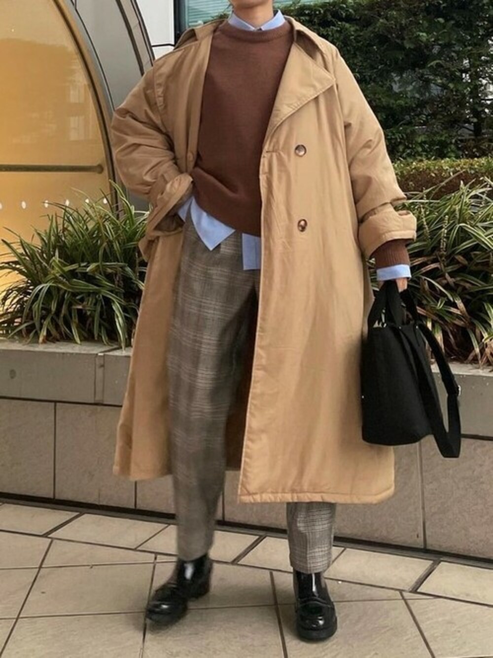 「スタッフコーデ、トレンチコート、ベージュ、中綿コート、大人カジュアル、チェックパンツ、メンズライク、プチプラ、coca、コカ(coca)」｜「coca（coca）の中綿入りトレンチコート（トレンチコート、ベージュ系）」を使った、cocaさん（レディース・161cm）の秋コーディネートの1枚目の写真