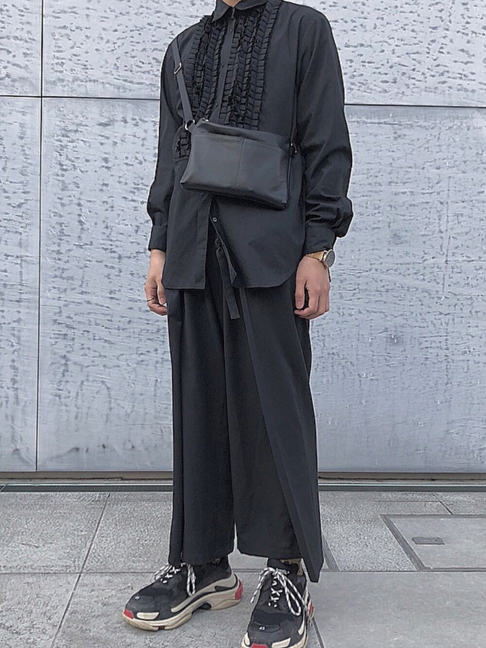 「COMME des GARCONS、BALENCIAGA、balenciaga triple s、春コーデ」｜「COMME des GARCONSのアイテム（シャツ/ブラウス、ブラック系）」を使った、®️さん（メンズ・175cm）の春コーディネートの1枚目の写真