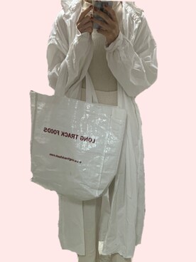 「オールホワイト」｜「アイテム（シャツワンピース）」を使った、百花さん（レディース・156cm）の秋コーディネート