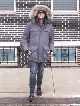 「PORSCHE DESIGN（ポルシェデザイン）のアイテム」を使った、Ian Michael Crummさん（メンズ・178cm）の冬コーディネート