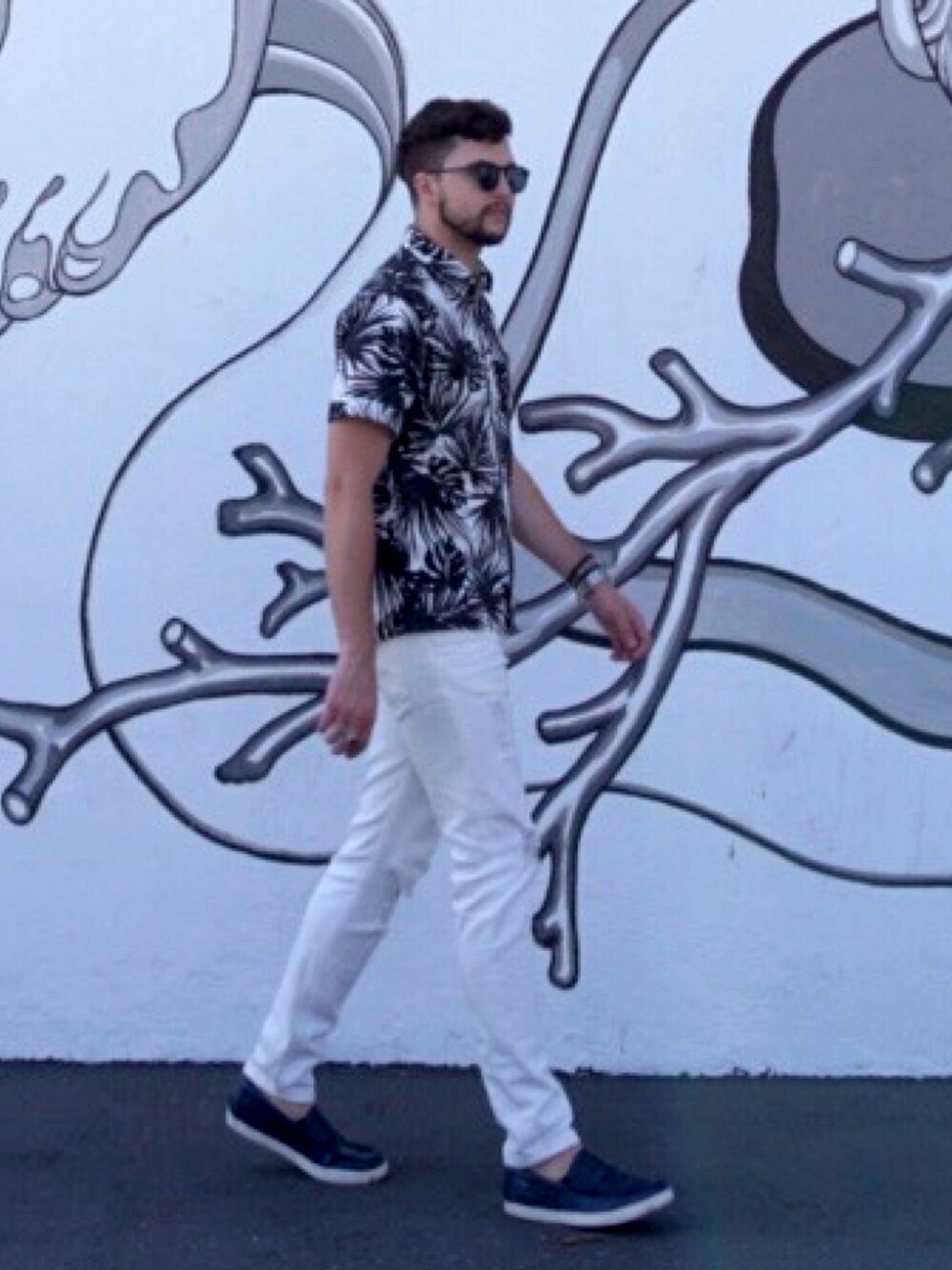 「ootd、outfit、summer、denim、black and white、pattern、streetstyle、slipon、men、WEGO」｜「Krammer & Stoudtのアイテム（シャツ/ブラウス、ブラック系）」を使った、Ian Michael Crummさん（メンズ・180cm）の春コーディネートの1枚目の写真