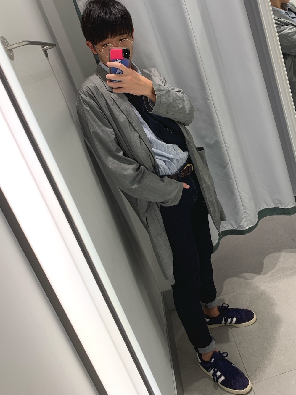 「休日スタイル、シンプル、今日のコーデ、おしゃれさんと繋がりたい、きれいめカジュアル、スキニーデニム」｜「BEAMSのBEAMS / テック イージー チェスターコート（チェスターコート、グレー系）」を使った、mat!!oさん（メンズ・170cm）の秋コーディネートの1枚目の写真