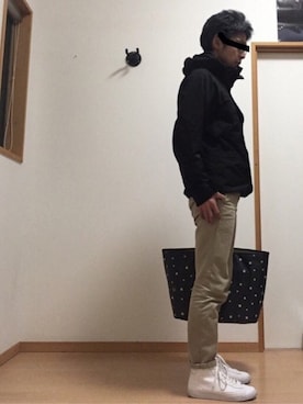 「ホワイトスニーカー」｜「アイテム（その他）」を使った、max190さん（メンズ・170cm）の冬コーディネート