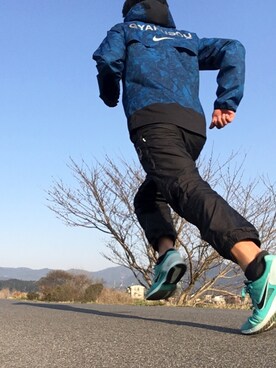 「ランニングシューズ」｜「アイテム（スニーカー、グリーン系）」を使った、max190さん（メンズ・170cm）の春コーディネート