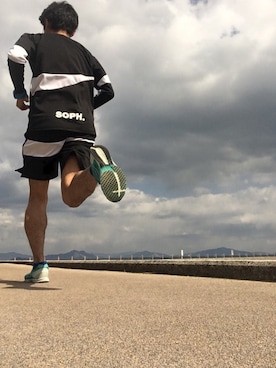 「ランニングシューズ」｜「アイテム（スニーカー、グリーン系）」を使った、max190さん（メンズ・170cm）の春コーディネート