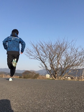 「ランニングシューズ」｜「アイテム（スニーカー、グリーン系）」を使った、max190さん（メンズ・170cm）の春コーディネート