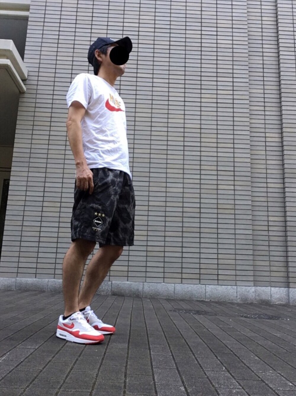 「短パン、シンプル、エアマックス」｜「NIKE AS Animal SS TEEのアイテム（Tシャツ/カットソー、ホワイト系）」を使った、max190さん（メンズ・170cm）の夏コーディネートの1枚目の写真