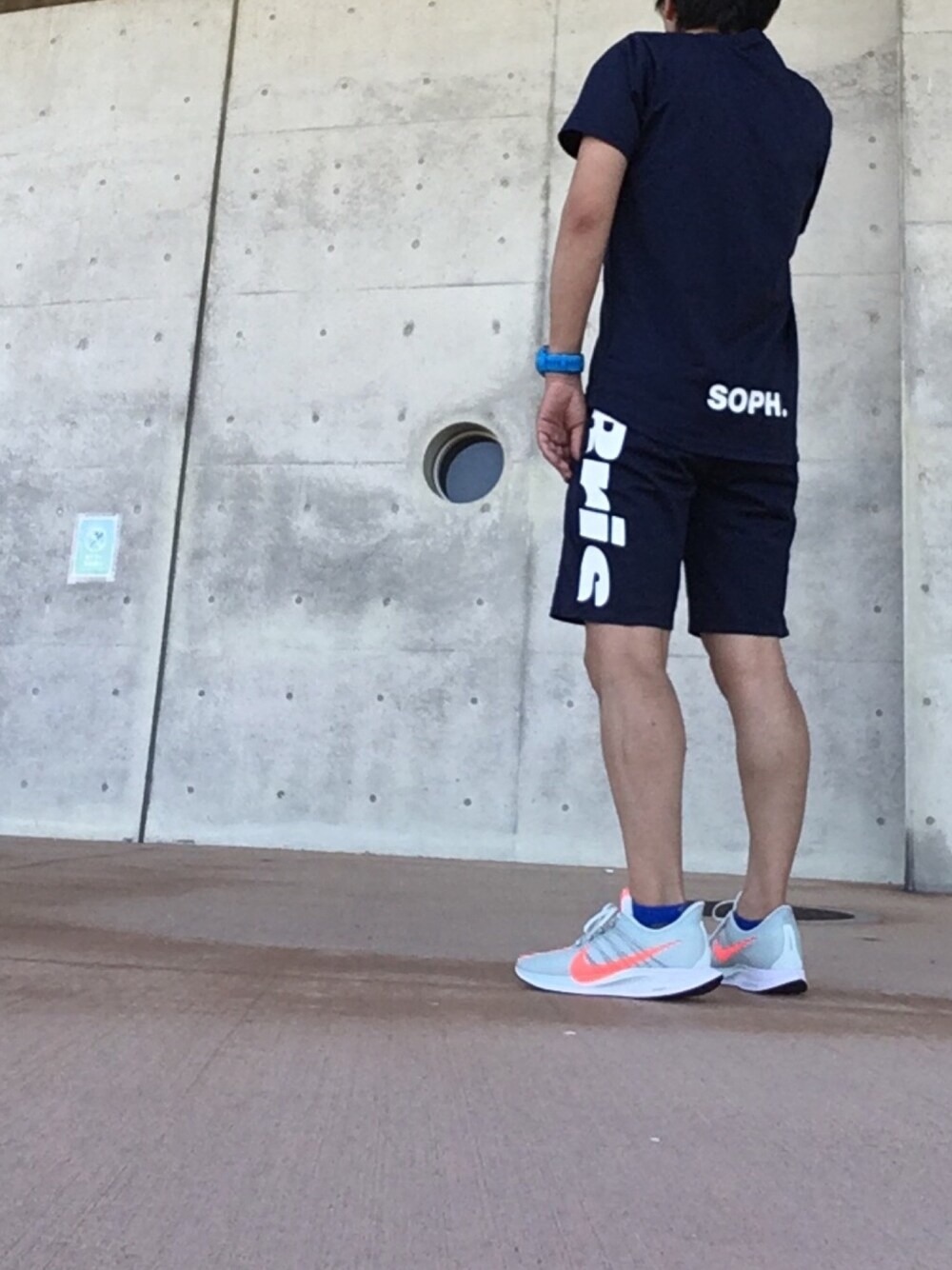 「ランニングスタイル」｜「F.C.R.B.のアイテム（Tシャツ/カットソー、ブルー系）」を使った、max190さん（メンズ・170cm）の夏コーディネートの1枚目の写真
