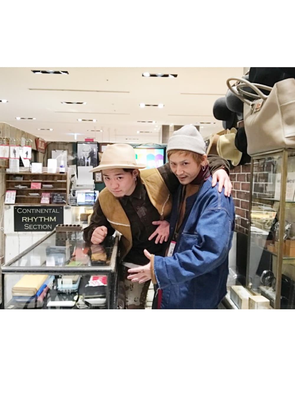 「シンプル、デニム、デニムジャケット、ニット帽、親友、カジュアルコーデ」｜「SASQUATCHfabrix.のSASQUATCHfabrix 2016 AW（デニムジャケット、ブルー系）」を使った、YUKIYA UENOさん（メンズ・169cm）の冬コーディネートの1枚目の写真