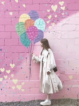 「CELINE」｜「アイテム（トレンチコート）」を使った、Hannahさん（レディース・170cm）の秋コーディネート