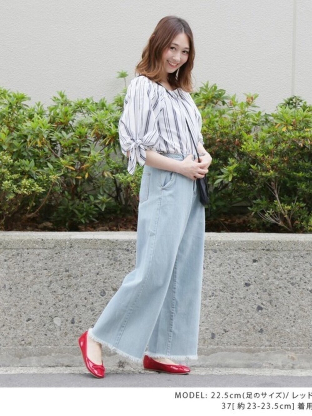 「バレーシューズ、夏コーデ、ペタンコ靴、カラーリボン、フレンチっぽく、カラーバレーシューズ」｜「CITRINE Chakraのカラーリボンバレーシューズ（バレエシューズ、レッド系）」を使った、シトリンチャクラさん（レディース・154cm）の夏コーディネートの1枚目の写真