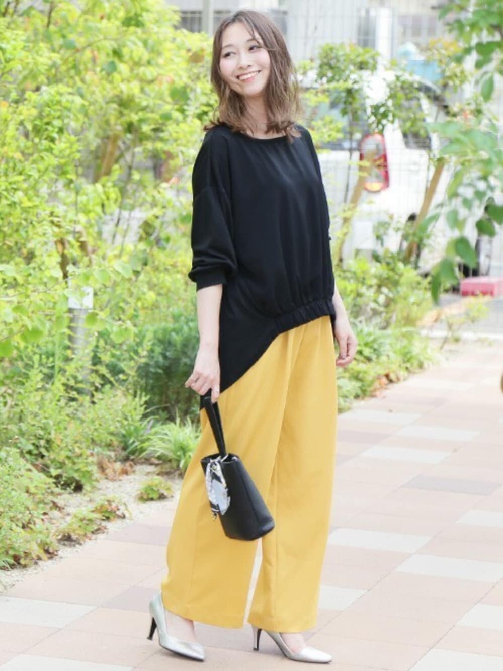 「カットソー、ブラック、黒、トップス、ファッション、レディース、秋物新作、ボリューム袖、2017AW」｜「CITRINE Chakraのボリュームコンビプルオーバー（Tシャツ/カットソー、ブラック系）」を使った、シトリンチャクラさん（レディース・154cm）の夏コーディネートの1枚目の写真