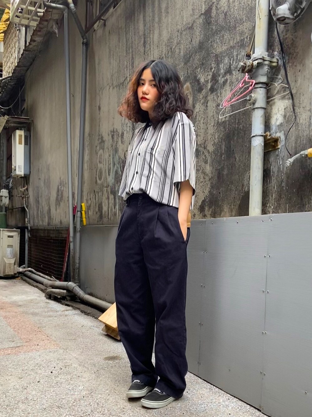 「ootd、BALENCIAGA、vintage、vintage style、Vintage mix、rosievintage、waikikiisland、black and white、黑白搭配、日系極簡」｜「BALENCIAGAのアイテム（シャツ/ブラウス、ホワイト系）」を使った、zさん（レディース・152cm）の秋コーディネートの1枚目の写真