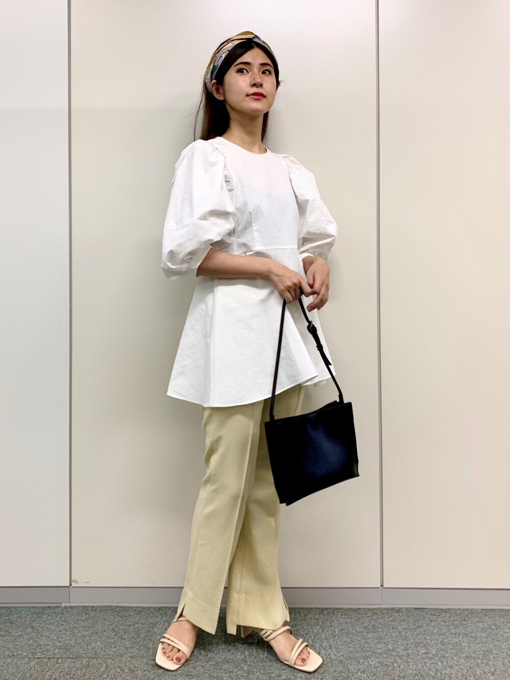 「これが私をアゲる服、休日コーデ、ルージュヴィフ、ルージュ･ヴィフ ラクレ(Rouge vif la cle)、Rougevif、rougeviflacle、大人女子、きれいめカジュアル、おしゃれさんと繋がりたい、カジュアルコーデ」｜「Rouge vifの綿麻パフスリーブブラウス（シャツ/ブラウス、ホワイト系）」を使った、はしもとまゆさん（レディース・155cm）の春コーディネートの1枚目の写真