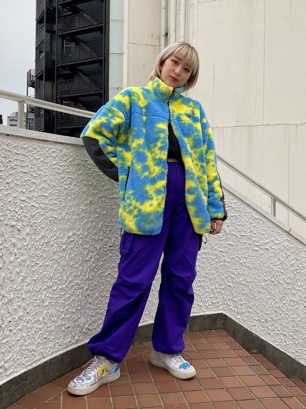 「お洒落さんとつながりたい、ootd、オーバーサイズ、x-girl、ボアジャケット、カーゴパンツ、blue、purple」｜「X-girlのZIP UP BOA JACKET（ブルゾン、ブルー系）」を使った、MIKUさん（レディース・157cm）の秋コーディネートの1枚目の写真