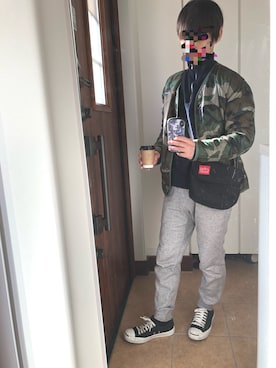 「アイラブCONVERSE」｜「アイテム（メッセンジャーバッグ）」を使った、おやびんさん（メンズ・170cm）の冬コーディネート