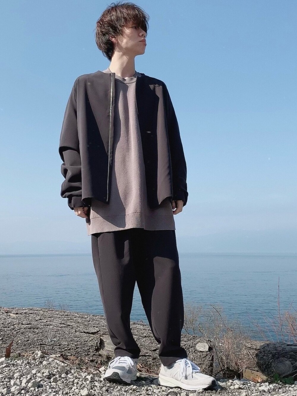 「シンプル、キレイめ、セットアップ、低身長、スニーカー、WYM、GU、New Balance、おしゃれさんと繋がりたい、いいね、save、フォローお願いします🤑」｜「NEW BALANCEのNEW BALANCE　M990（スニーカー、グレー系）」を使った、nissyさん（メンズ・167cm）の春コーディネートの1枚目の写真
